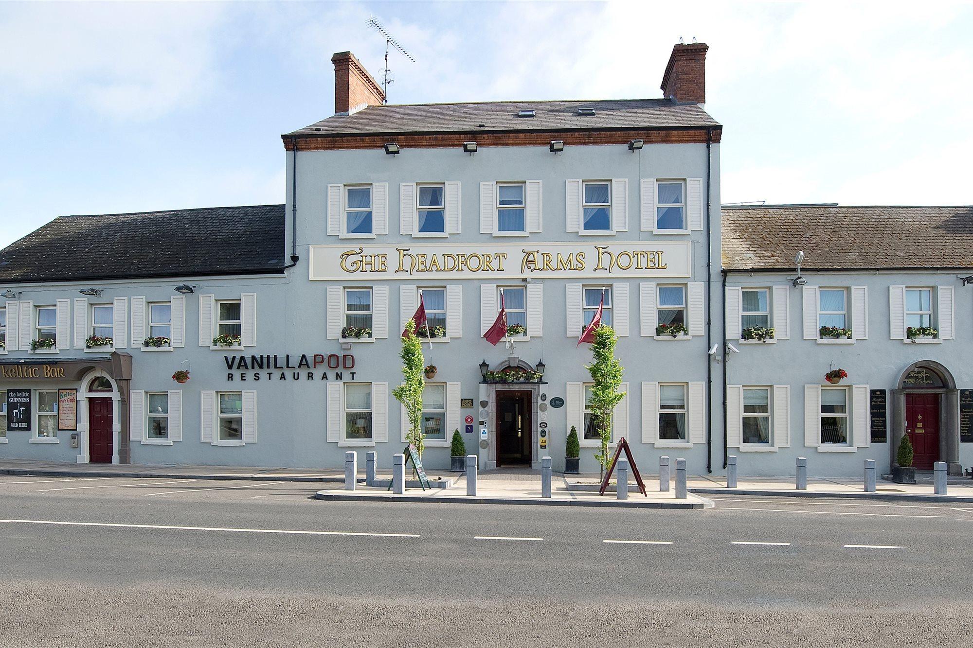 Headfort Arms Hotel Келс Екстериор снимка